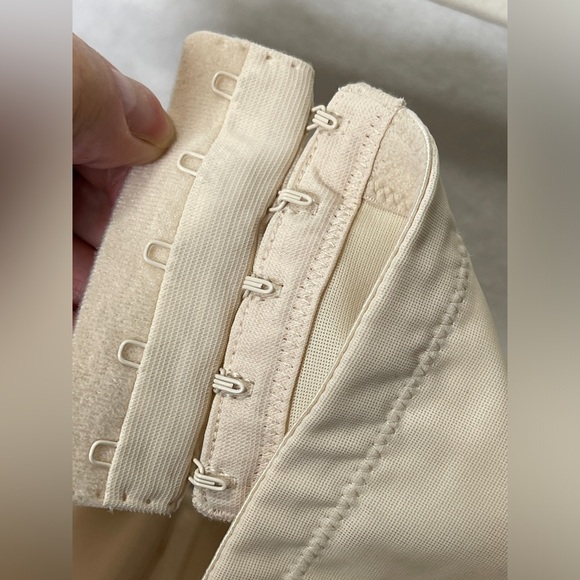 Cacique Smooth Lightly Lined Balconette Underwire Bra Nude Pale 50DDD Like New - Picture 6 of 9